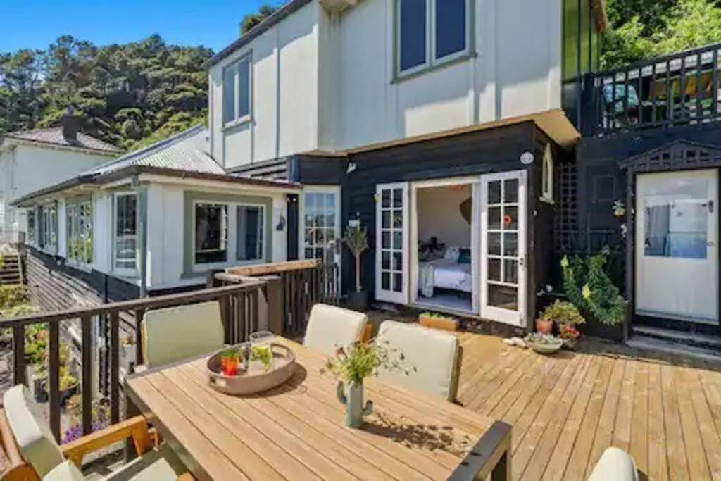 Seaglass Cottage Lower Hutt